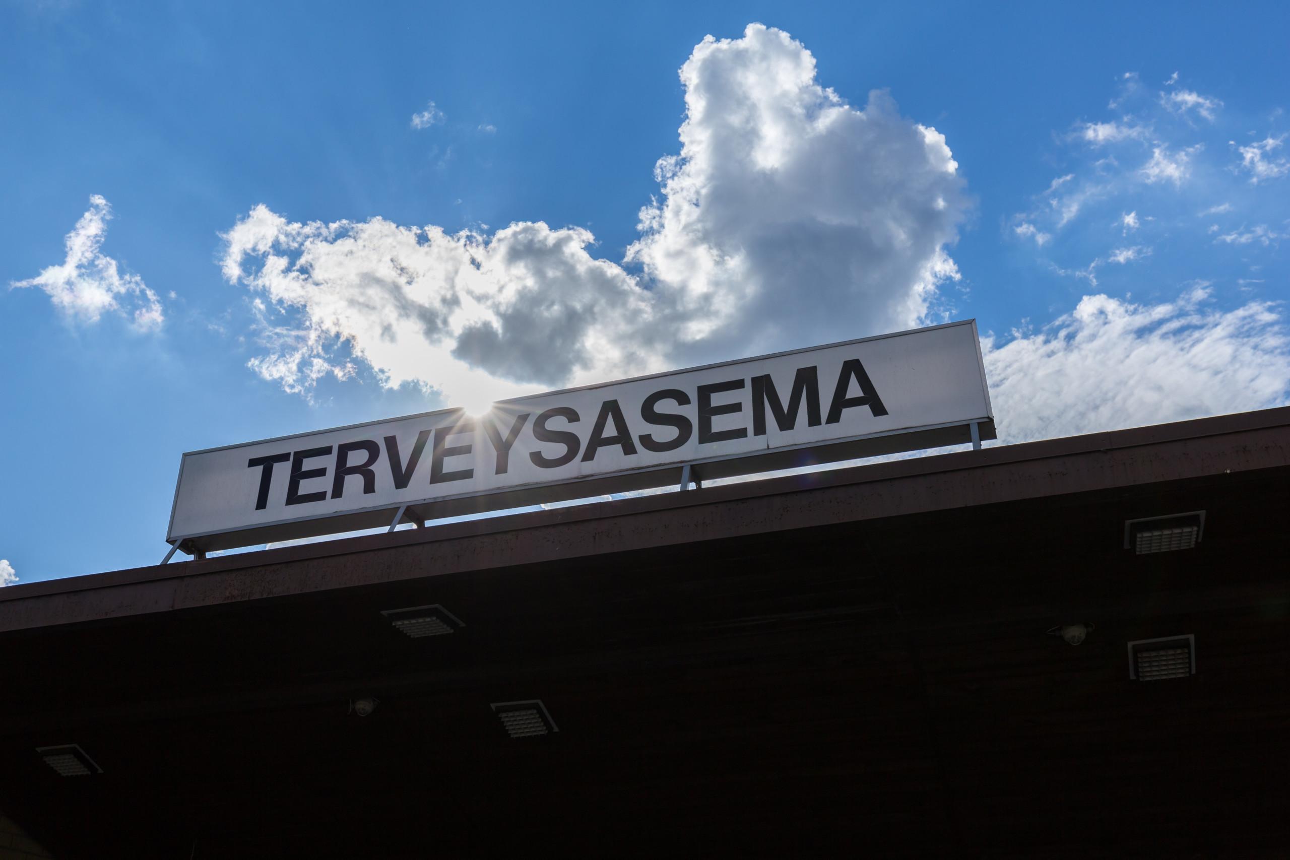 Kuvassa terveysasema.